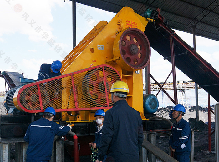  大型煤廠用什么類型煤矸石粉碎機(jī)好？